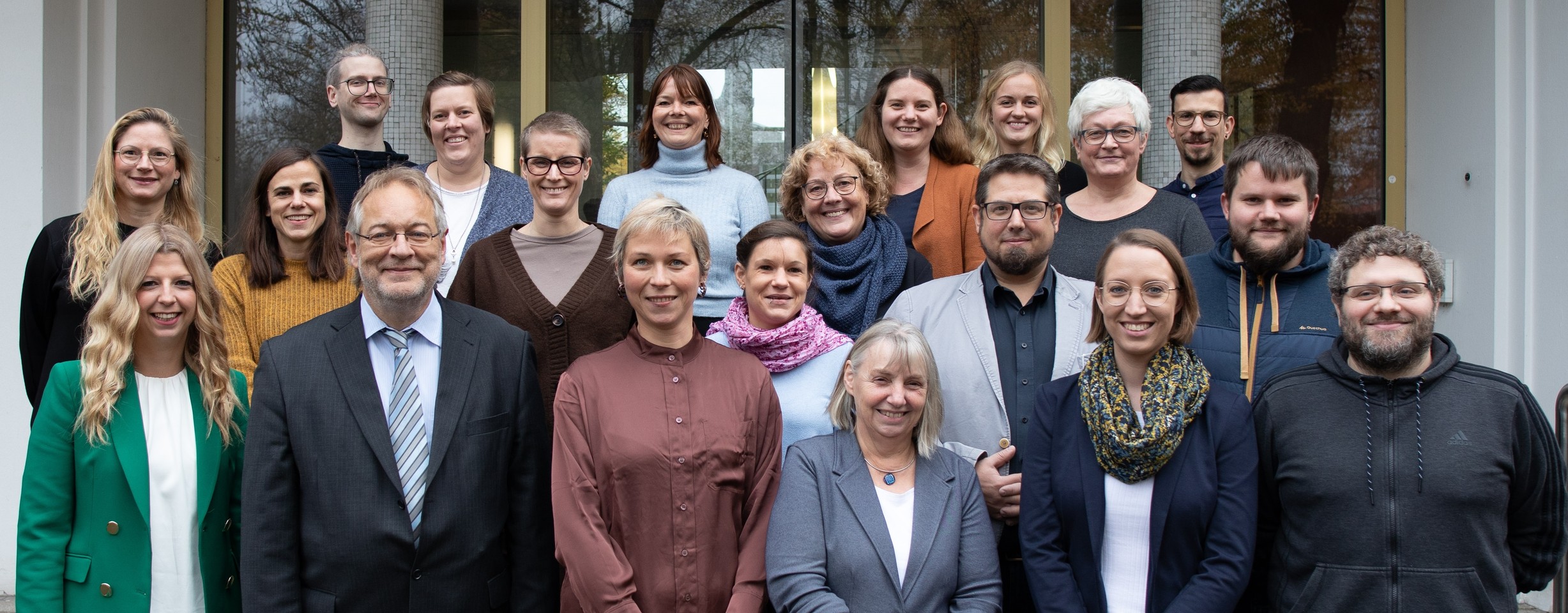 Foto von Mitarbeiter:innen des LWL-Referats Soziale Teilhabe für Kinder und Jugendliche