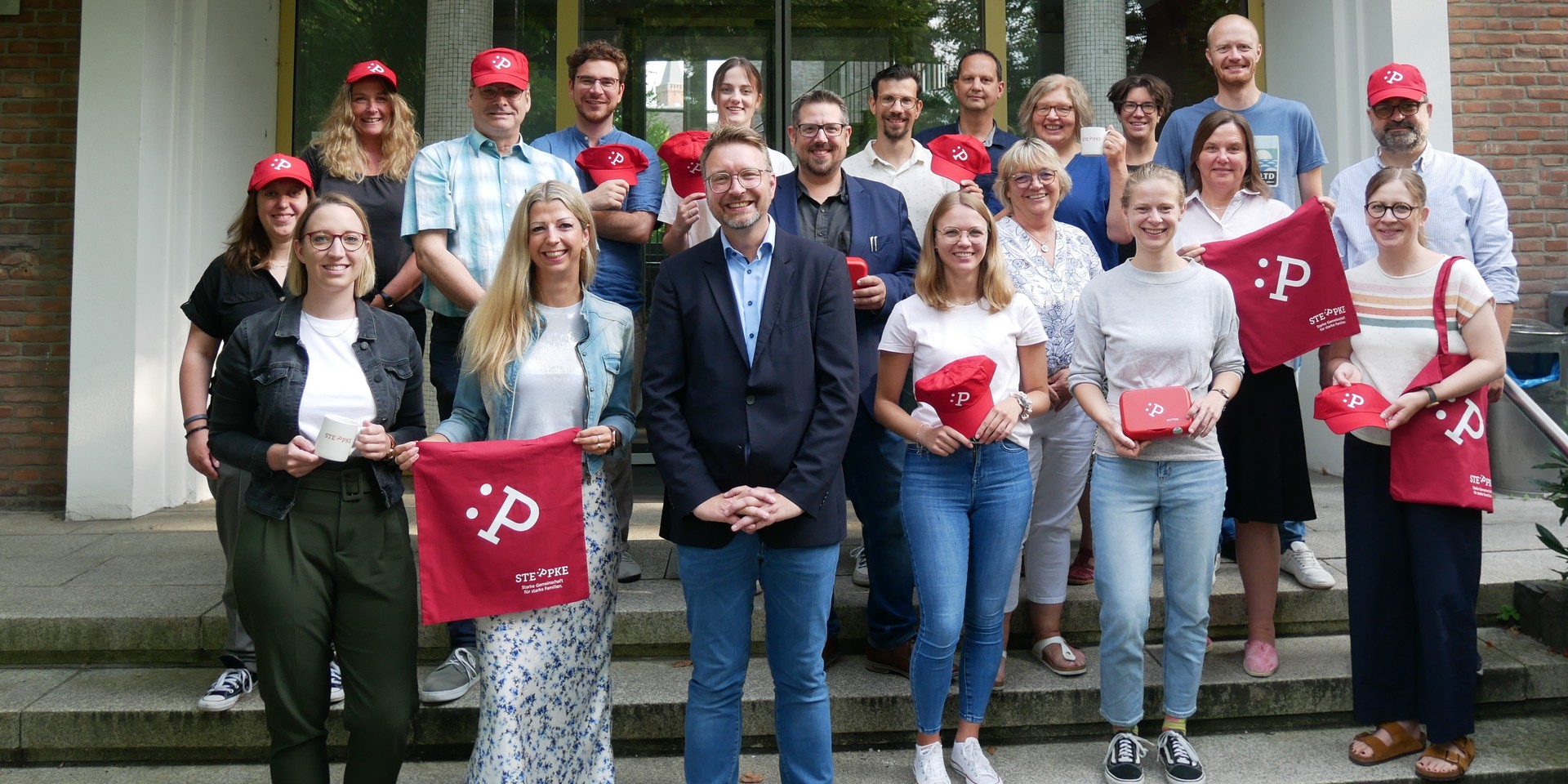 Foto von Mitarbeiter:innen des LWL-Referats Soziale Teilhabe für Kinder und Jugendliche