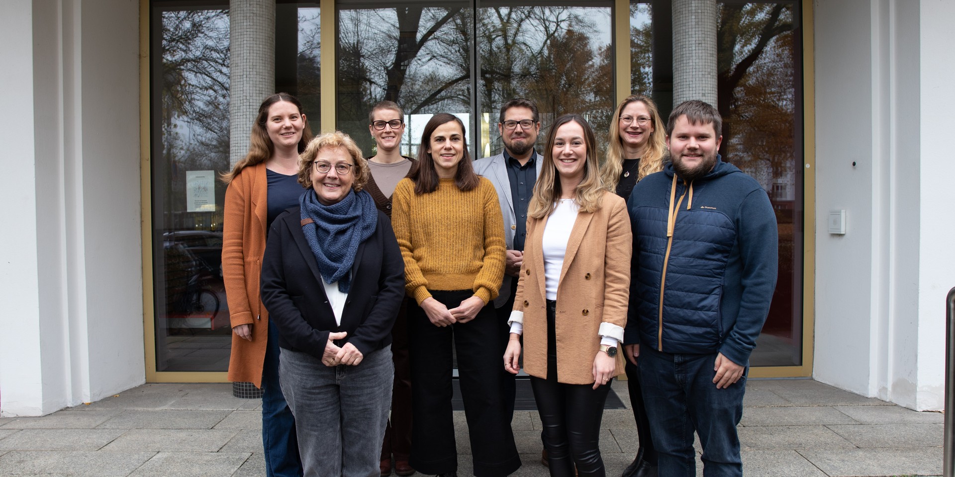 Foto von Mitarbeiter:innen des LWL-Referats Soziale Teilhabe für Kinder und Jugendliche
